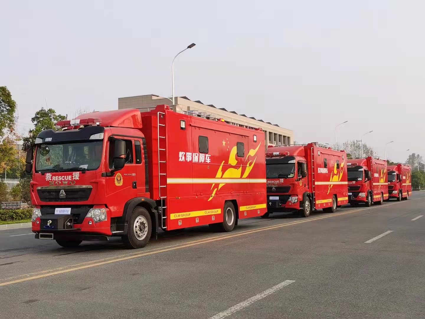 重汽豪沃大型移動(dòng)餐車